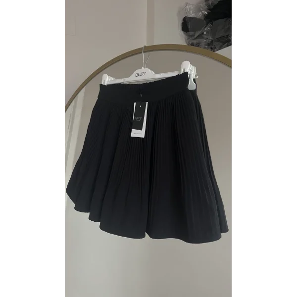 Quzu Pileli Siyah Etek (İçi astarlı şortlu)