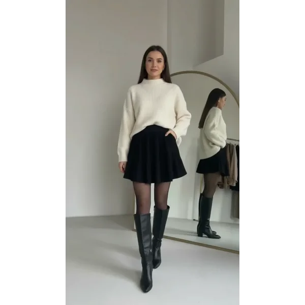 Quzu Pileli Siyah Etek (İçi astarlı şortlu)