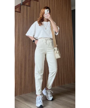 Beli lastikli Krem Mom Jean ( bir beden büyük alınmalı )