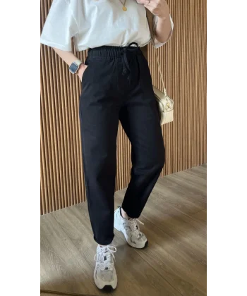 Beli lastikli Siyah Mom Jean ( bir beden büyük alınmalı )