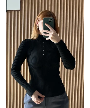 Dik yaka taşlı siyah bluz