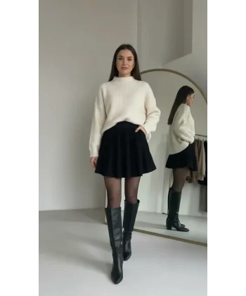 Quzu Pileli Siyah Etek (İçi astarlı şortlu)