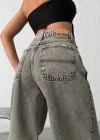 Grunge Stil Eskitme Efektli Geniş Paça Jean