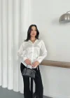 Beyaz Kol Ucu Bağlama Detaylı Saten Gömlek