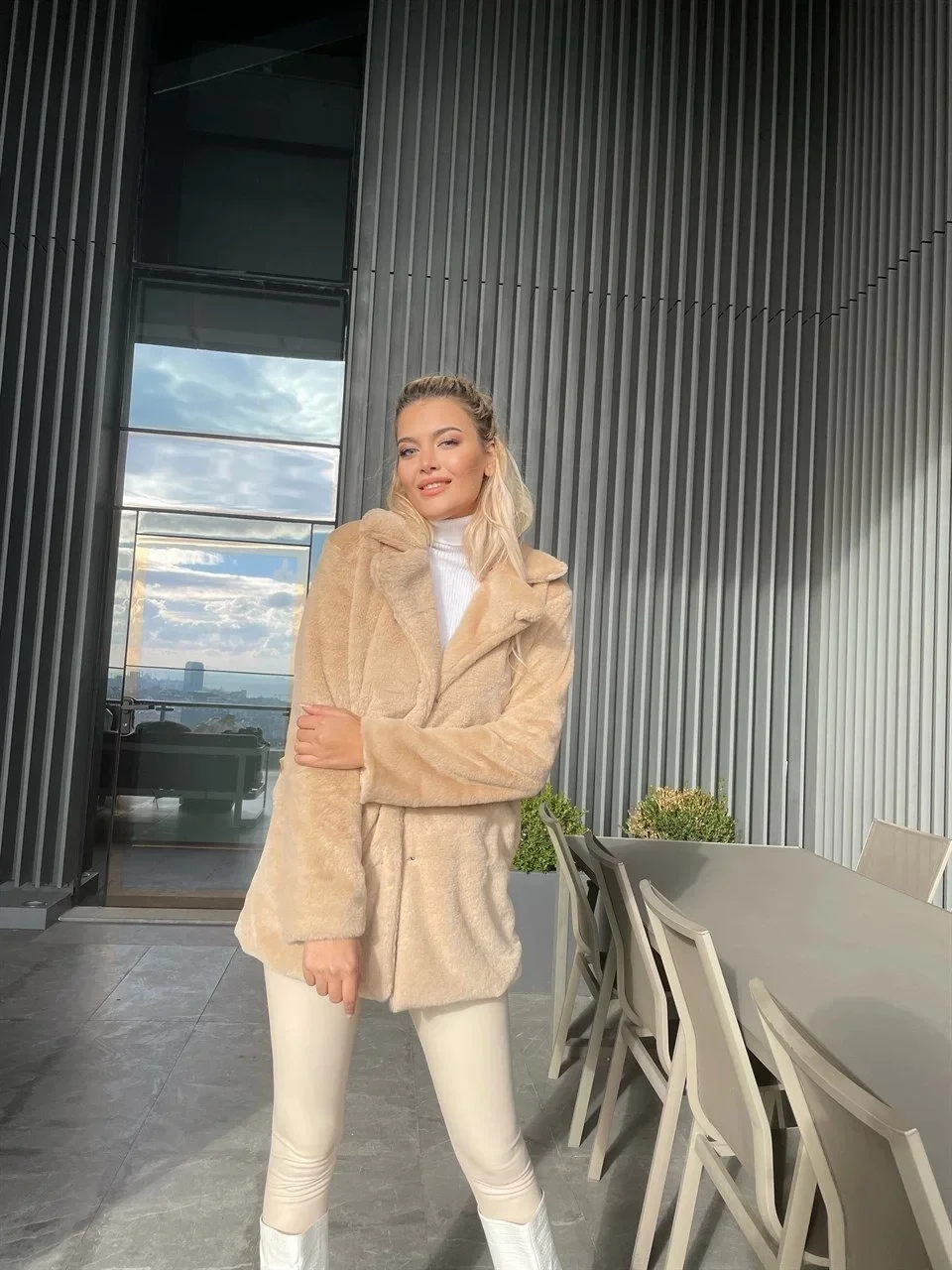 Bej Şal Yaka İçi Astarlı Rabbit Peluş Kaban