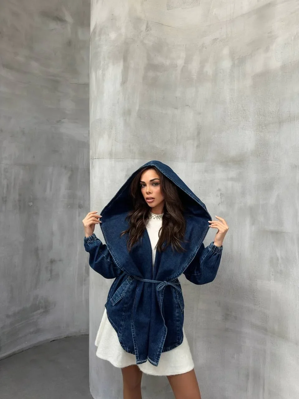 Mavi Arkadan V Yırtmaç Kapşonlu Kot Mont