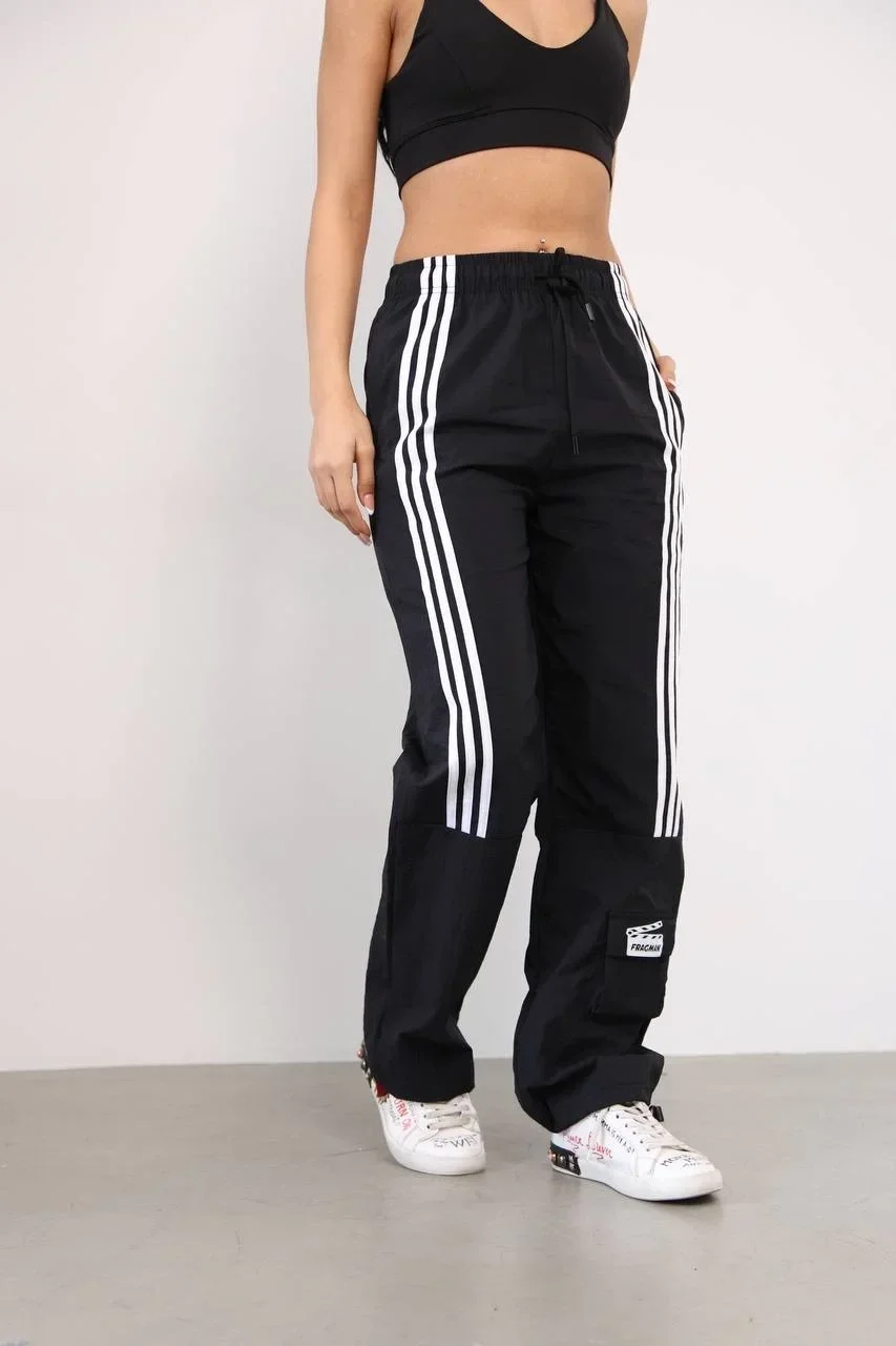 Siyah Önden Üç Şerit Paça Cep Detay Paraşüt Eşofman