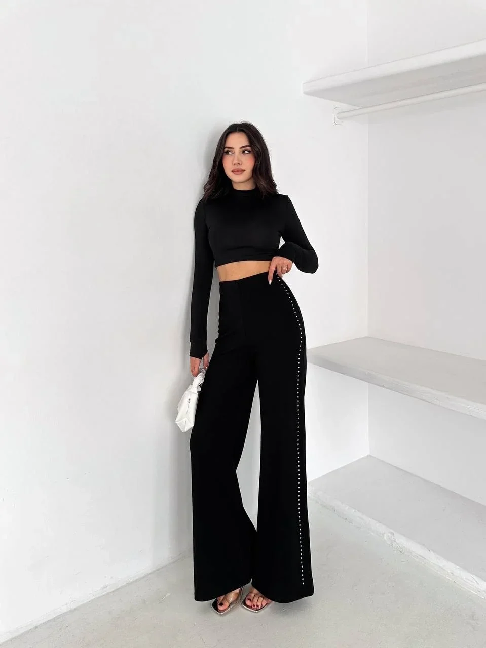 Siyah Yandan Taşlı Bol Paça Pantolon