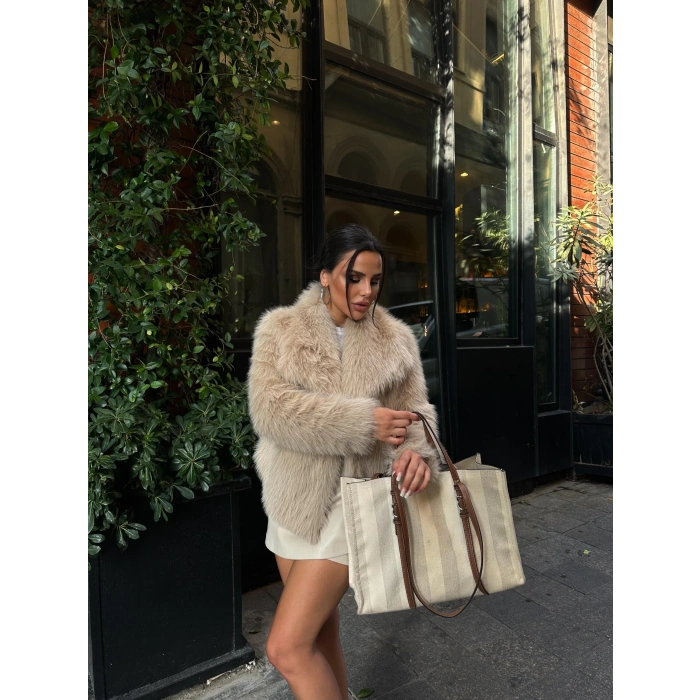 Bej Şal Yaka İçi Astarlı Kürk Kaban