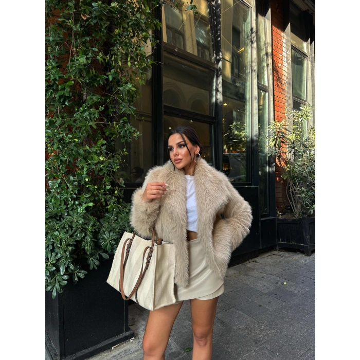Bej Şal Yaka İçi Astarlı Kürk Kaban