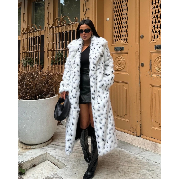 Beyaz Leopar Ceket Yaka İçi Satarlı Uzun Kürk Kaban