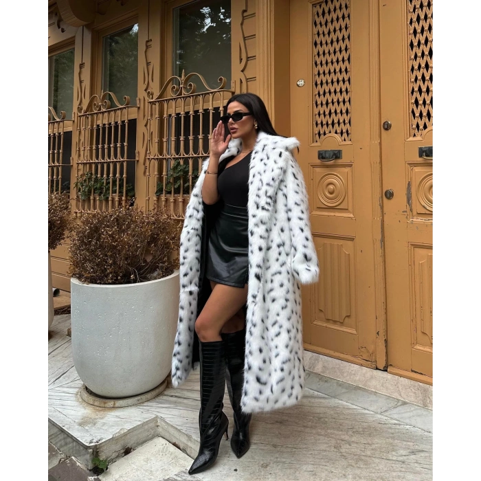Beyaz Leopar Ceket Yaka İçi Satarlı Uzun Kürk Kaban