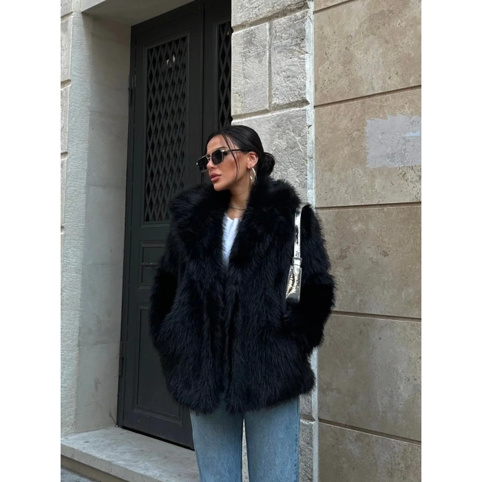 Siyah Ceket Yaka Kürk Kaban