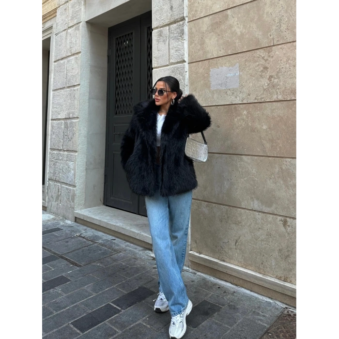 Siyah Ceket Yaka Kürk Kaban