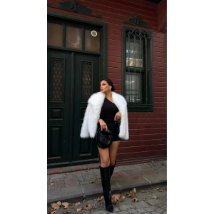 Beyaz Şal Yaka İçi Astarlı Kürk Kaban