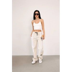 Krem Önden Üç Şerit Paça Cep Detay Paraşüt Eşofman