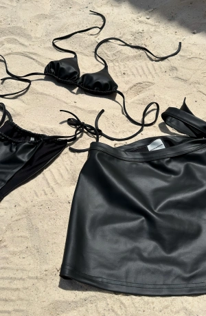 Siyah Etekli Bikini Seti