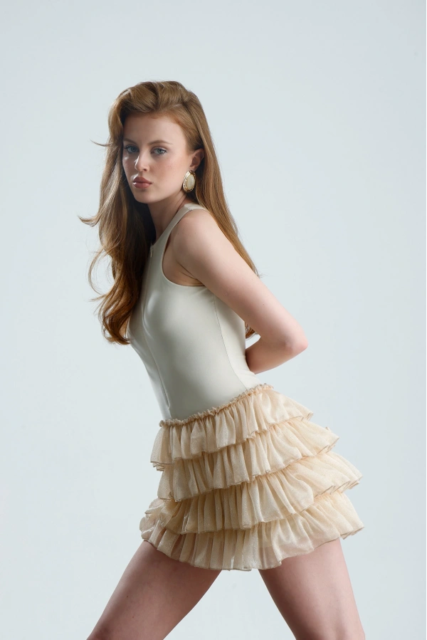 Nora Şortlu Mini Simli Fırfırlı Elbise