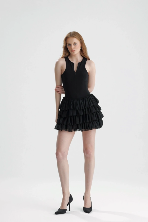 Nora Şortlu Mini Fırfırlı Siyah Elbise