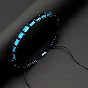 Hematit Mavi Renk Doğal Taş Kanallı Makrome Bileklik – El Yapımı Şık ve Ayarlanabilir Tasarım