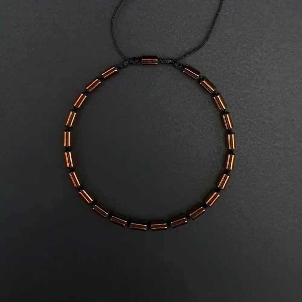 Hematit Bakır Renk Doğal Taş Kanallı Makrome Bileklik – El Yapımı Şık ve Ayarlanabilir Tasarım