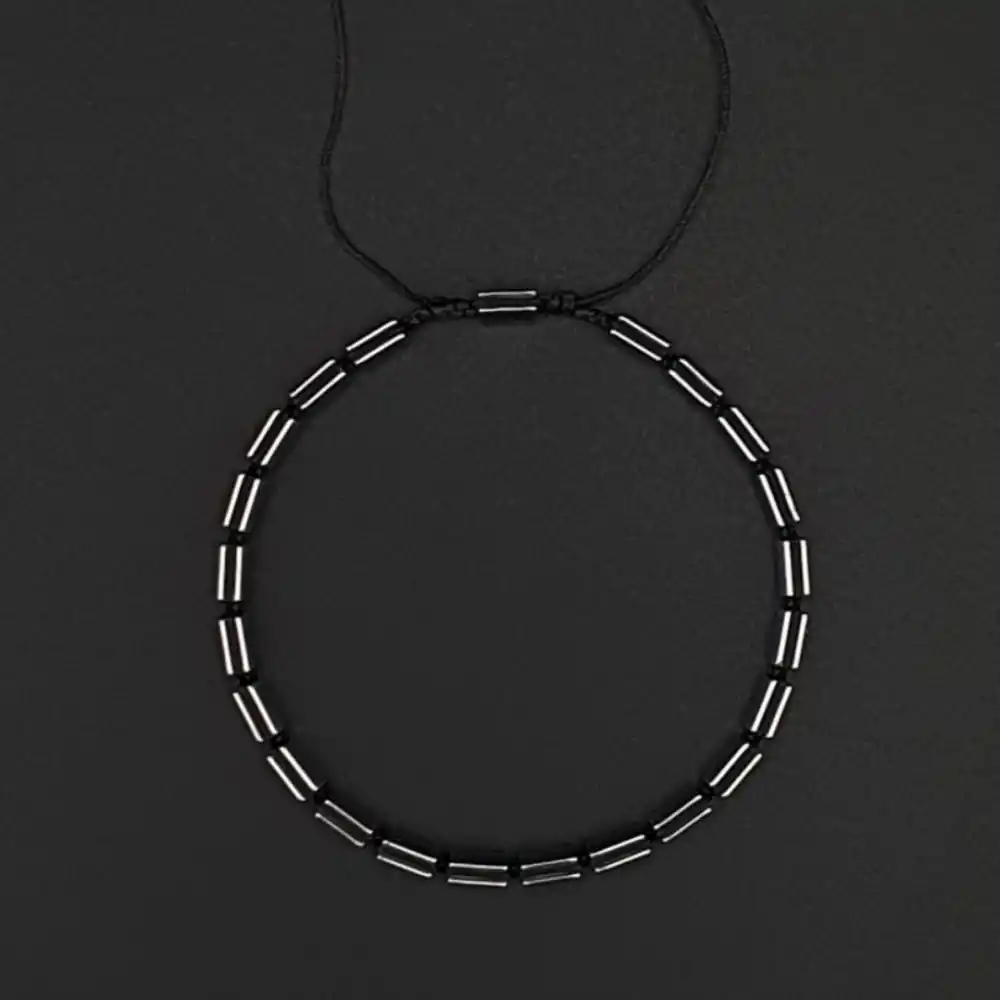 Hematit Gümüş Renk Doğal Taş Kanallı Makrome Bileklik – El Yapımı Şık ve Ayarlanabilir Tasarım