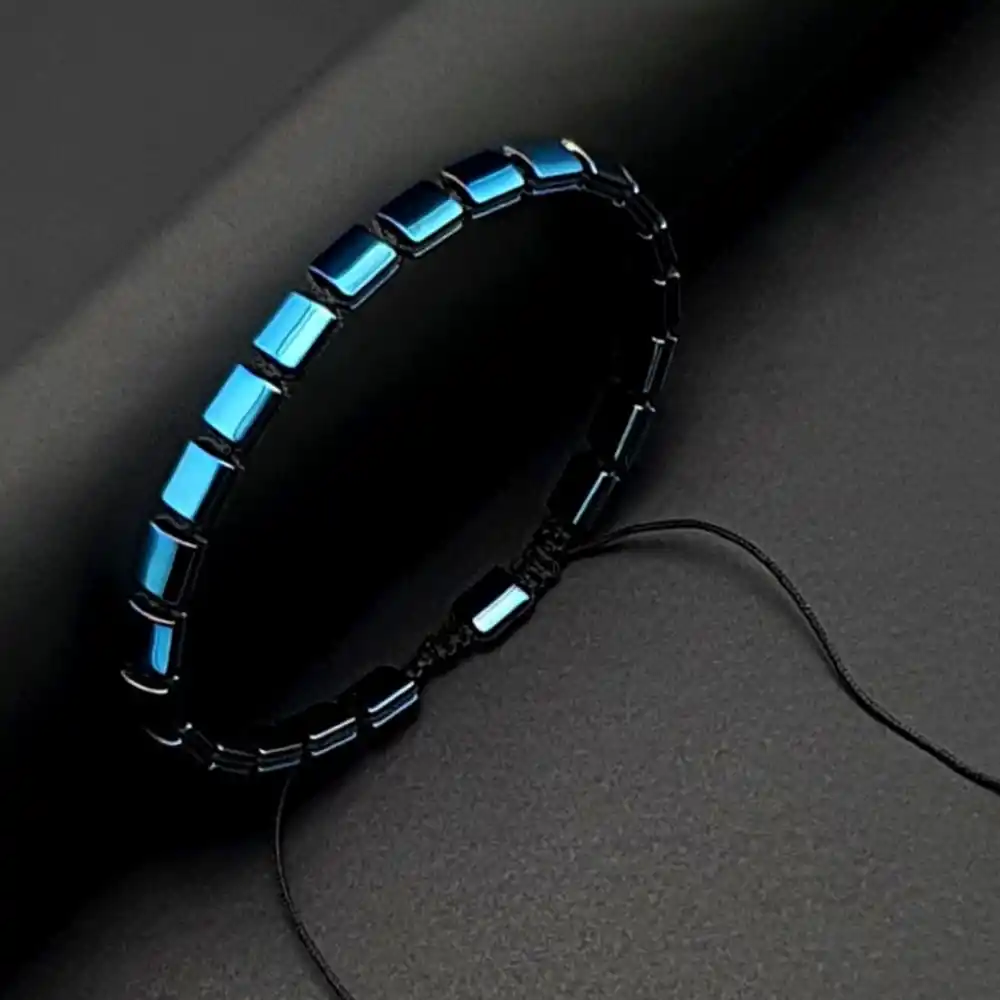 Hematit Mavi Renk Doğal Taş Kanallı Makrome Bileklik – El Yapımı Şık ve Ayarlanabilir Tasarım