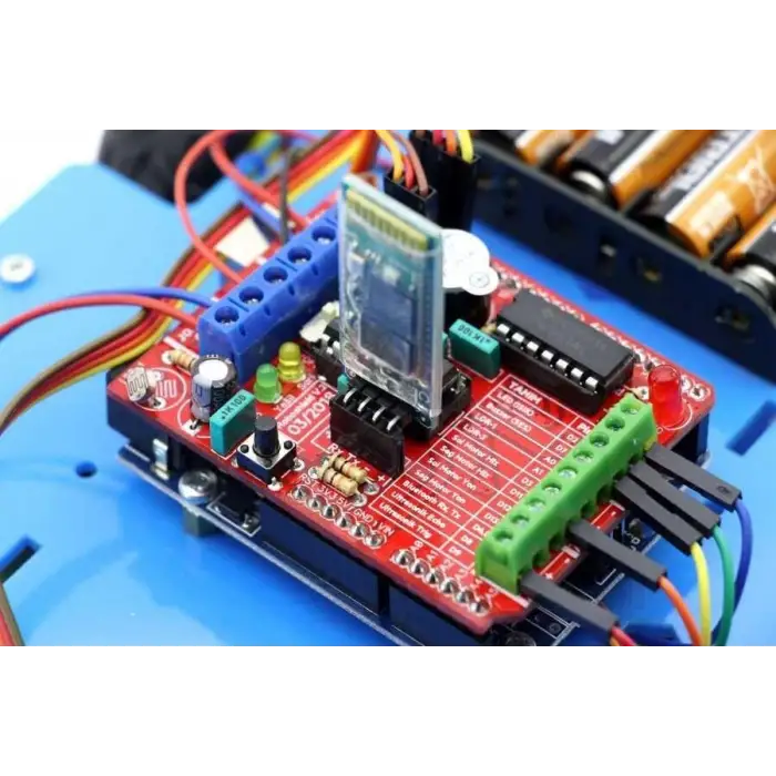 Bluetooth Kontrollü Robot montajlı