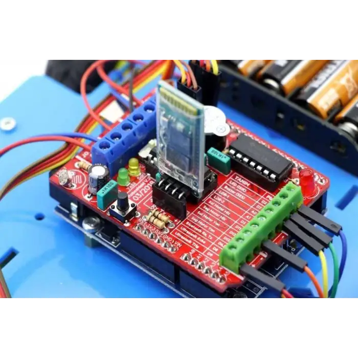 Bluetooth Kontrollü Robot montajlı