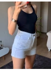 Paça Kat Detaylı Beyaz Kot Şort