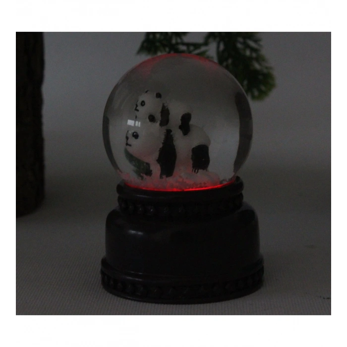 HEDİYELİK LED IŞIKLI PANDA FİGÜRLÜ CAM KÜRE 2