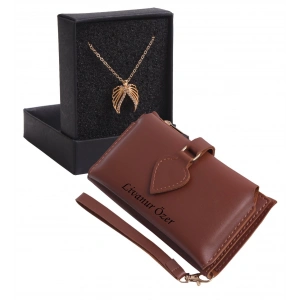 KİŞİYE ÖZEL TABA RENK MAÇA MODEL CÜZDAN & KANATLAR KOLYE SET