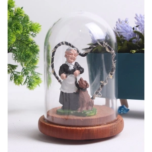 HEDİYELİK KADIN VE KÖPEK FİGÜRLÜ AHŞAP FANUS