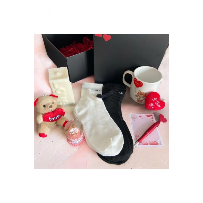 Özel Günler Için Mega Hediye Seti (KUPA MUM AYICIK MIKNATIS ÇORAP KÜRE KALP ANAHTARLIK KALEM KART)