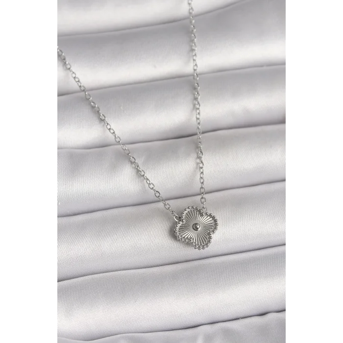 316L Çelik Gümüş Renk İşleme Detaylı Yonca Model Kadın Kolye