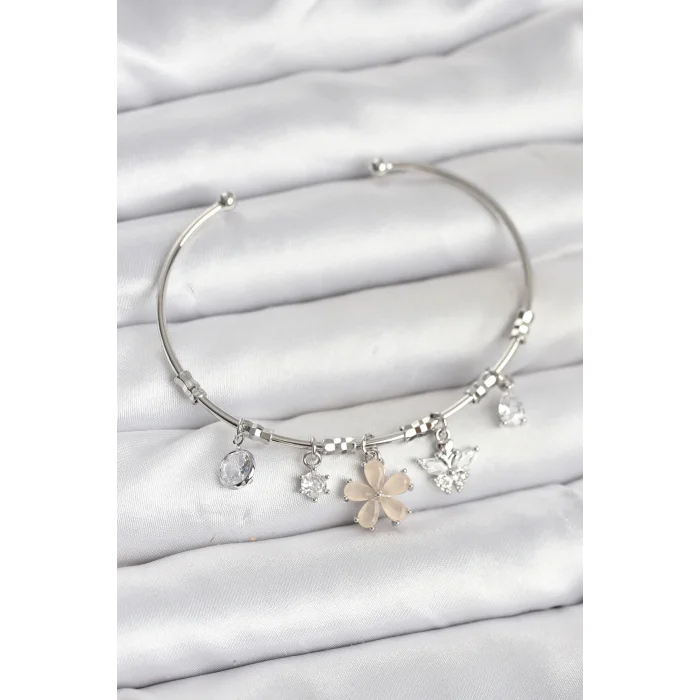 Çiçek ve Kelebek Charmlı Gümüş Renk Pirinç Kadın Bileklik
