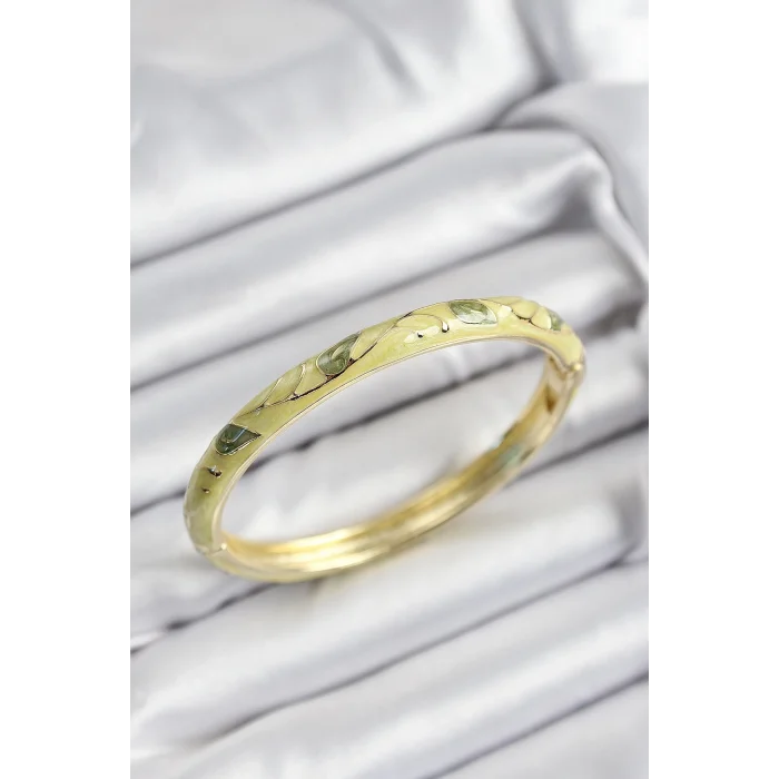 Mineli Pirinç Fıstık Yeşili Yaprak Motifli Gold Renk Kadın Kelepçe