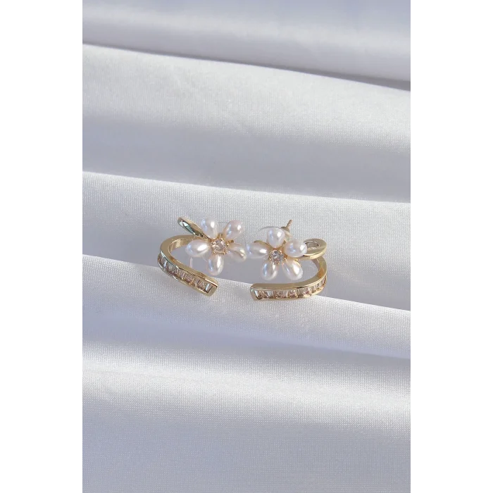 Pirinç Gold Renk Zirkon Taşlı Kıvrımlı İnci Çiçek Küpe