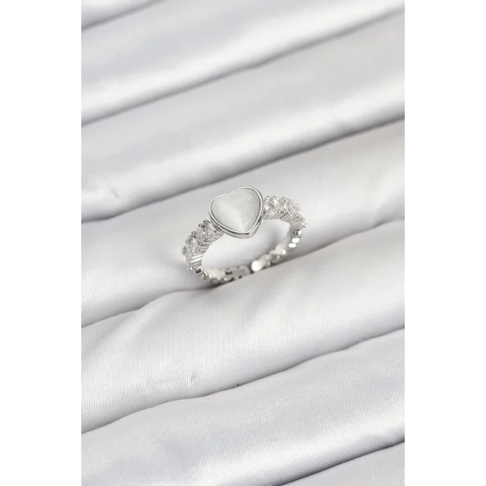 Pirinç Gümüş Renk Zirkon Taşlı Kalpli Kadın Yüzük