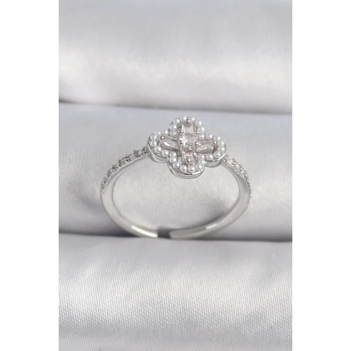 Pirinç Gümüş Renk Zirkon Taşlı Yonca Model İnci Detay Kadın Yüzük