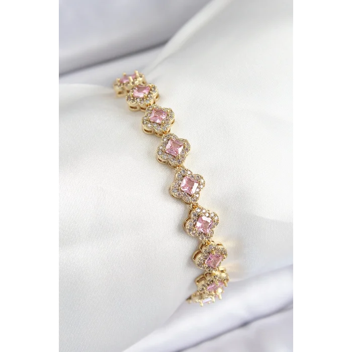 Pirinç Zirkon Taşlı Pembe Yonca Baget Model Gold Renk VIP Seri Kadın Bileklik