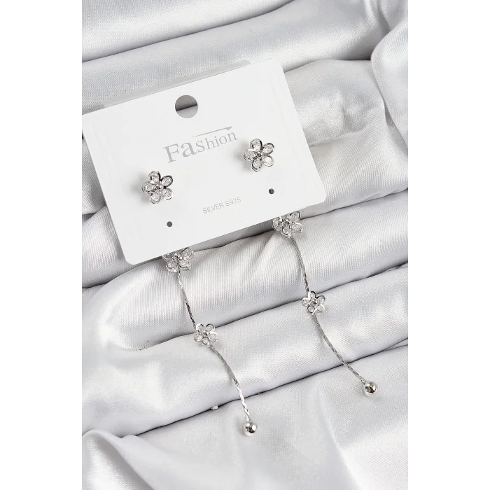 Pirinç Zirkon Taşlı Sallantılı Çiçek Model Gümüş Renk 925 Ayar Gümüş Çivi Kadın Küpe