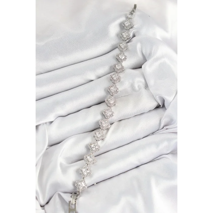 Pirinç Zirkon Taşlı Yonca Baget Model Gümüş Renk VIP Seri Kadın Bileklik