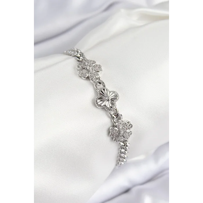 Pirinç Zirkon Taşlı Yonca Model Gümüş Renk Kadın Bileklik