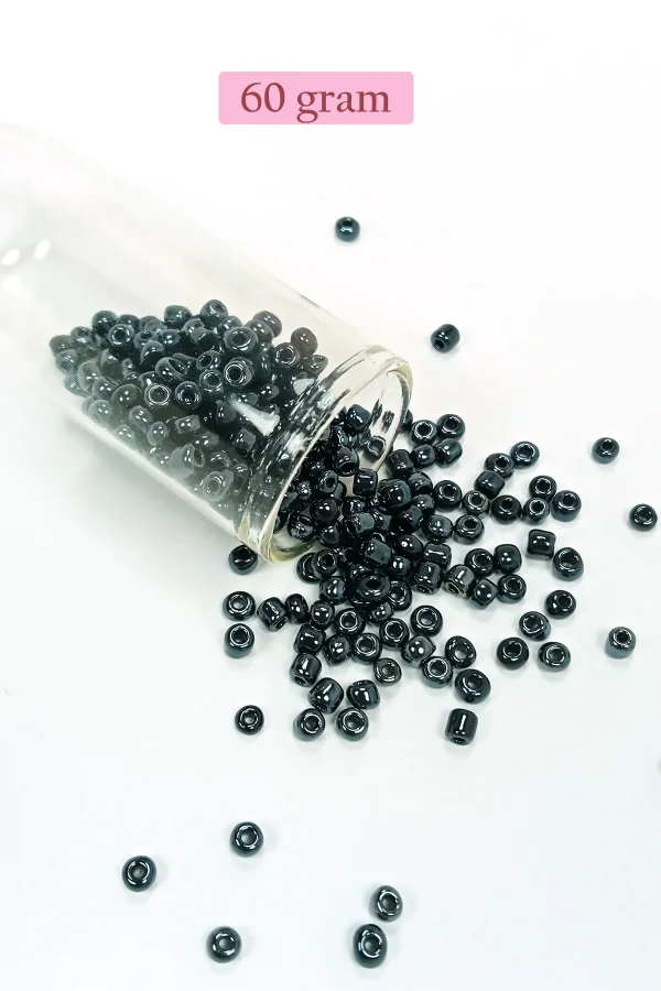 Dökme Cam Kum Boncuk Büyük Boy (6/0) 4 mm - 60 Gram - Siyah - BNC120