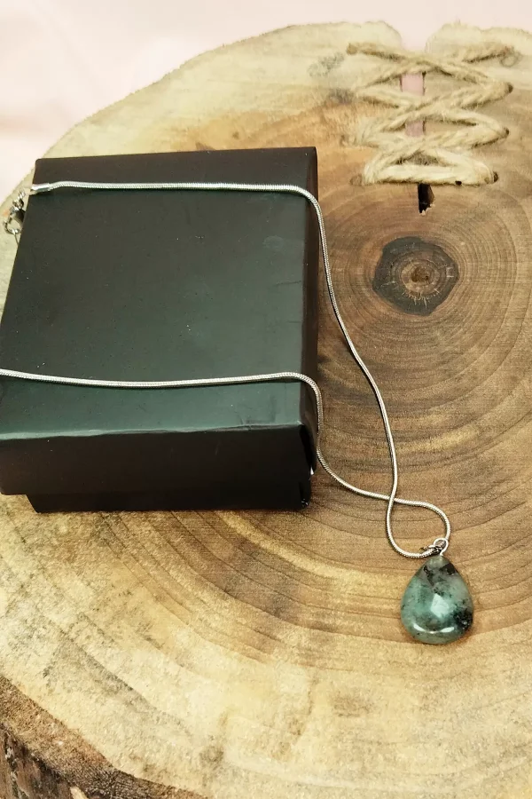 Labradorit Doğal Taşı Zincirli El Yapımı Kolye Uç: 2 cm Zincir: 20 cm Kutulu