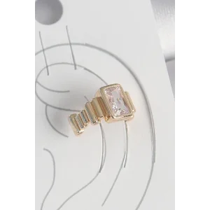 Pirinç Gold Renk Kare Zirkon Taşlı Kadın Kıkırdak Küpe