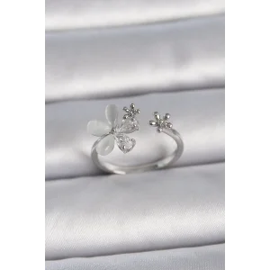 Pirinç Gümüş Renk Ayarlanabilir Zirkon Taşlı Beyaz Mineli Yaprak Model Kadın Yüzük