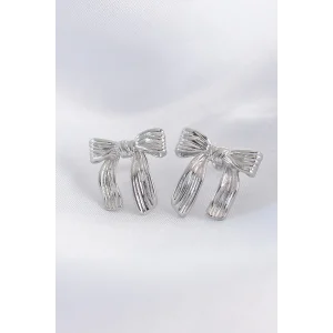 Pirinç Gümüş Renk Çizgi Detay Fiyonk Küpe