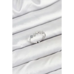 Pirinç Gümüş Renk Minimal Yonca Detaylı Kadın Yüzük